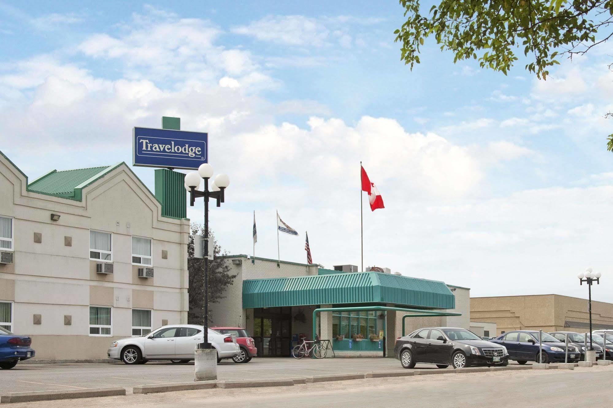 Travelodge By Wyndham Winnipeg East Exterior photo